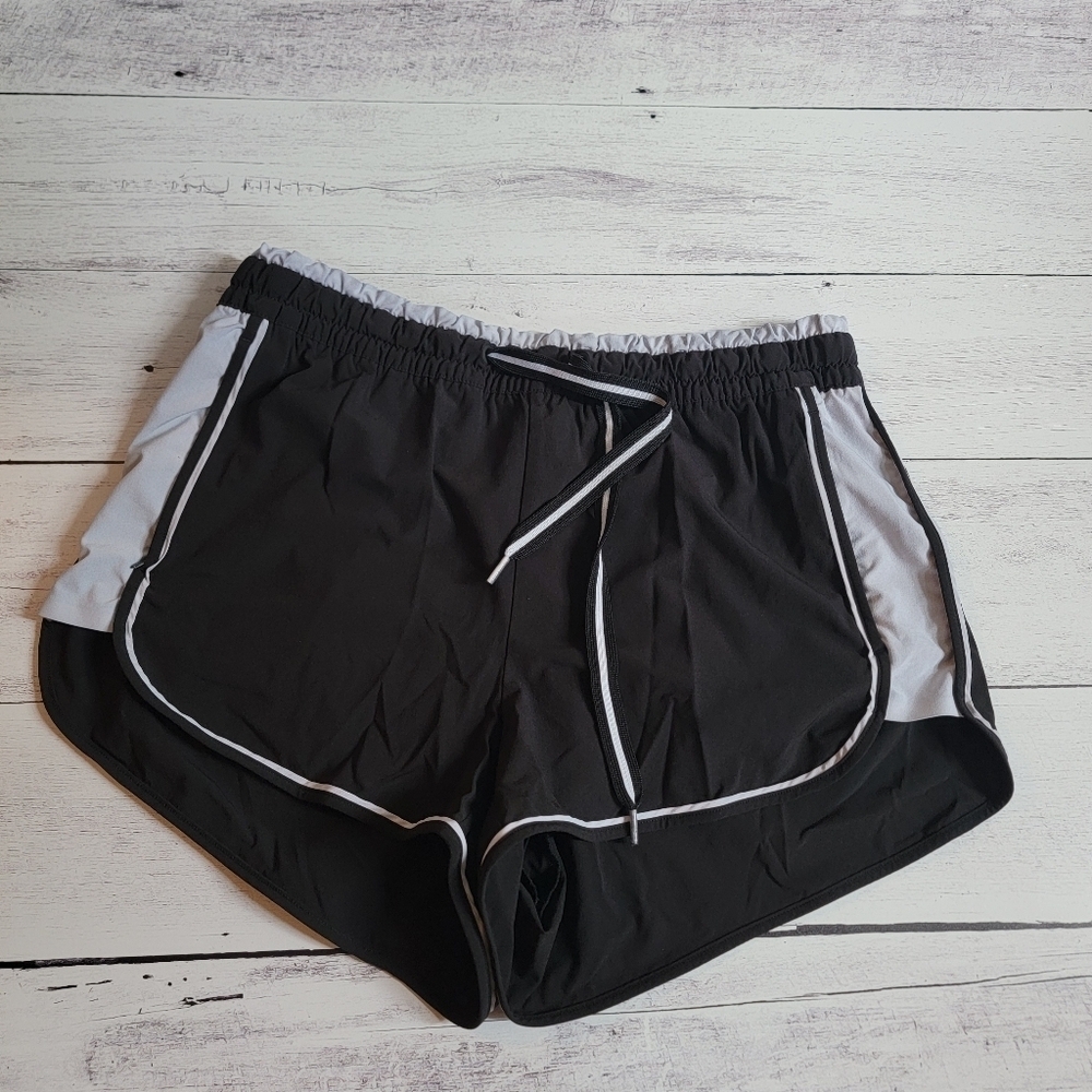 Athleta, Colorblocked Run short, Black and white, Size 8